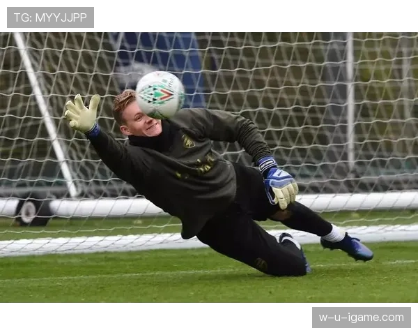 内维斯应对利物浦高压逼抢的出球能力解析