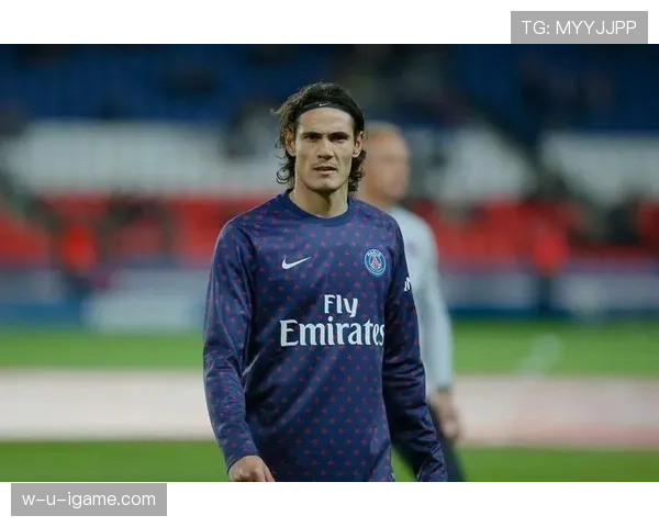 卡瓦尼训练完直接去超市抢打折牛排，这自律我真看不懂