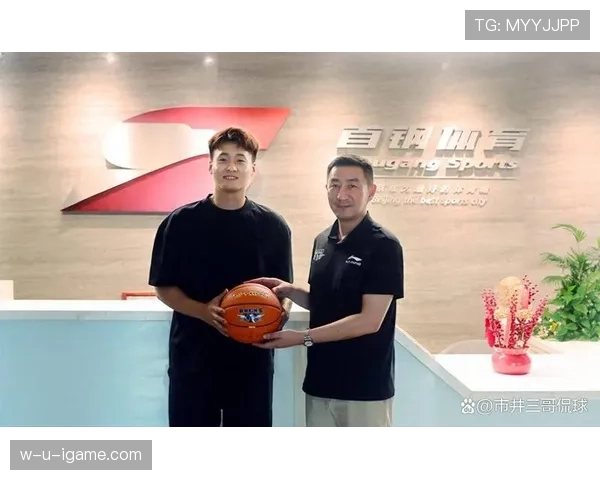 赵睿赛场像大片男主，家里车位像展厅厨房像路边小馆，这画风转得也太猛